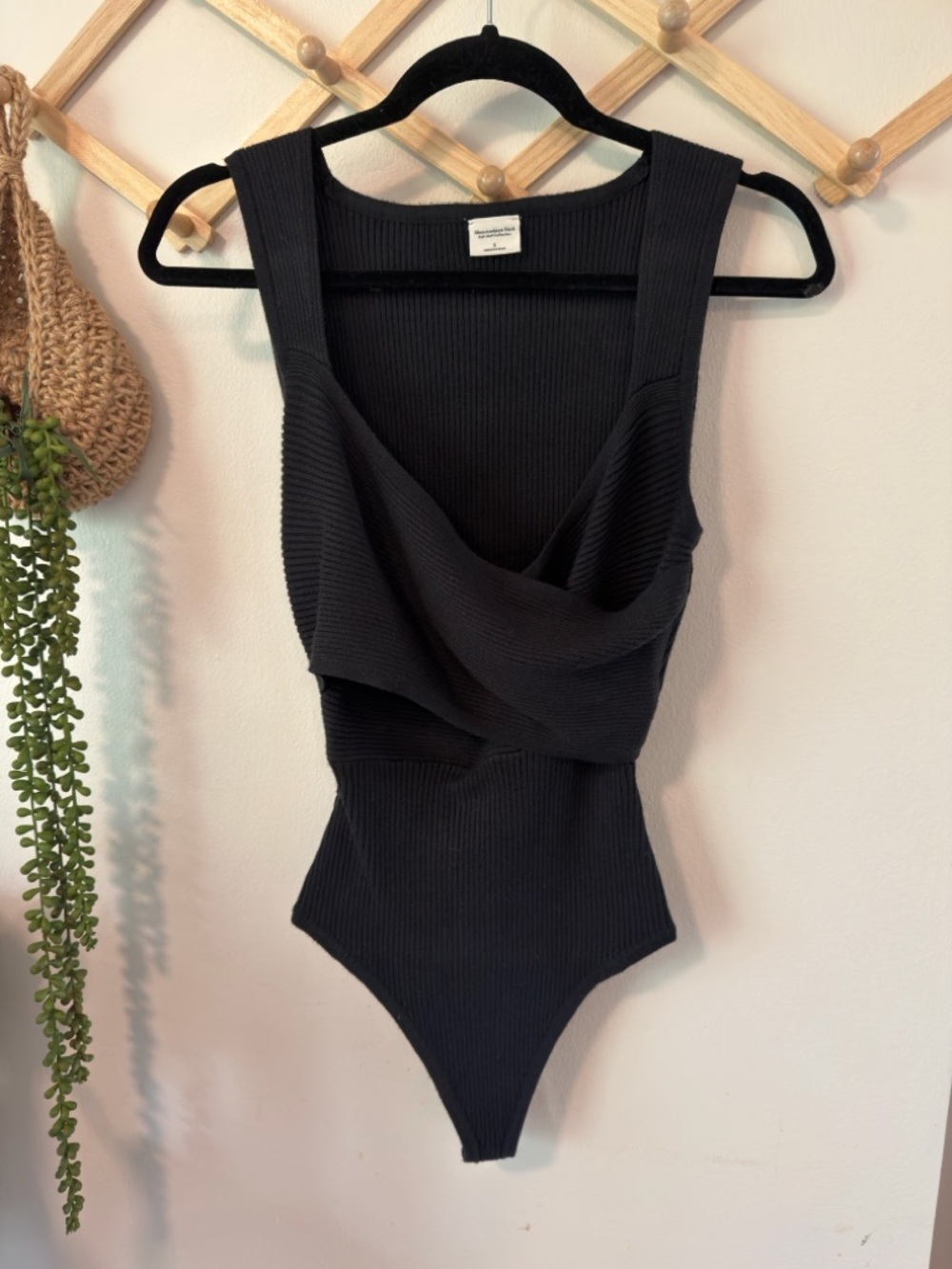 Abercrombie & Fitch Wrap Bodysuit Ribbed Knit S Black Crossover Sleeveless - Picture 1 of 4